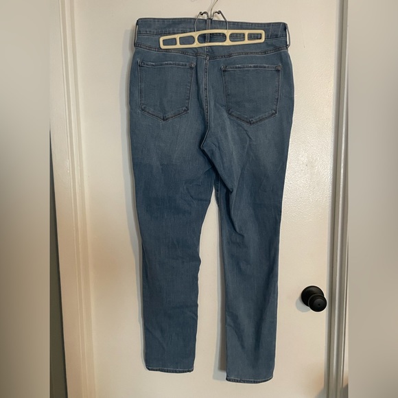 Old Navy High Rise Skinny Jeans - Picture 3 of 4